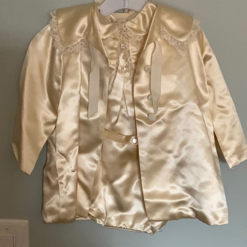 VINTAGE BABY 3 PIECE SATIN CHRISTENING OUTFIT ROMBER COAT & HAT